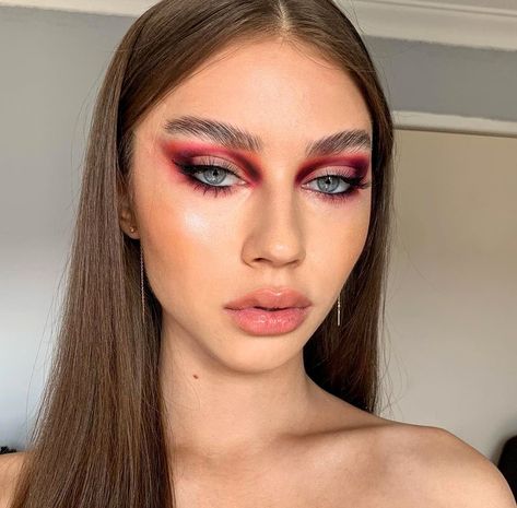 Make Up Color, Maquillage On Fleek, Danessa Myricks, Red Eyeshadow, Cool Makeup Looks, Makijaż Smokey Eye, Dope Makeup, Edgy Makeup, Makeup Eye Looks