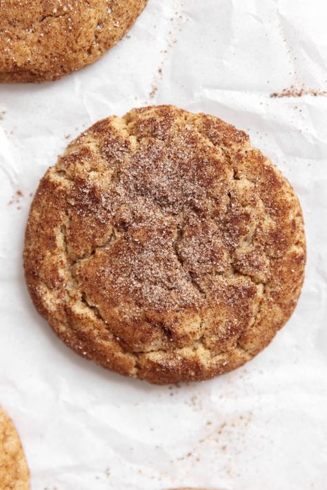 If you love sipping on a dirty chai you'll love these dirty chai snickerdoodles AKA soft and chewy snickerdoodles made with a delicious blend of chai and espresso powder. Dirty Chai Cookies, Chai Snickerdoodles, Chewy Snickerdoodles, Chai Cookies, Broma Bakery, Simple Family Meals, 2024 Recipes, Muffin Streusel, Baking Recipe