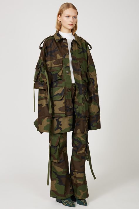 #matthewadamsdolan #camoflauge #openingceremony Military Inspired Fashion, Military Jacket Women, Army Coat, Army Look, Military Chic, Military Jackets, Military Looks, Black Tube, Army Fashion