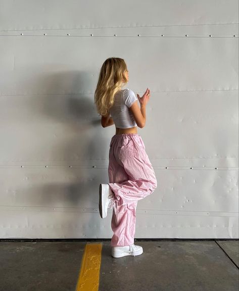 hailey beiber | parachute pants | cargo pants | baby tee | y2k outfit | y2k style | How To Pair Parachute Pants, Parachute Pants And Bodysuit, Light Pink Cargo Pants Outfit, Pink Cargos Outfit, Baby Pink Outfit Aesthetic, Float Pants Outfit, Baggy Pants Outfit Aesthetic, Pink Parachute Pants Outfit, Pink Cargo Pants Outfit Street Style