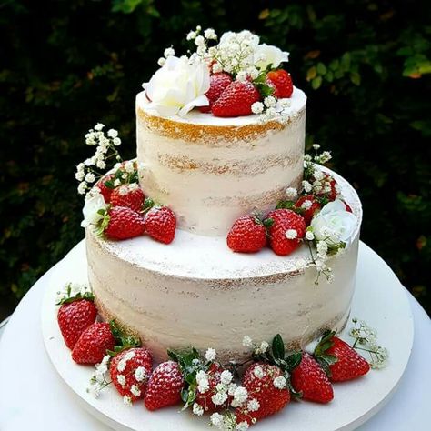 2 Tier Cake With Strawberries, Strawberry Lemon Wedding Cake, Angel Food Cake Wedding Cakes, Wedding Strawberry Cake, How To Make A Strawberry Cake, Angel Food Wedding Cake, Wedding Cake Strawberries, Strawberry Wedding Theme, Rustic Cake Ideas