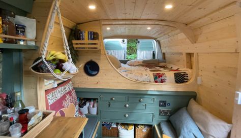 Unique Luxury Off-Grid Renault Master LWB 2018 ⋆ Quirky Campers Renault Master Camper, Truck House, Caravan Home, Ford Transit Camper, Transit Camper, Renault Master, Camper Living, Van Home, Camper Renovation