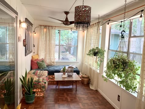 Florida Room Ideas, Narrow Sunroom, Bohemian Sunroom, Boho Sunroom Ideas, Small Sunroom Ideas, Sunroom Bedroom, Boho Sunroom, Sunroom Makeover, Sunroom Office