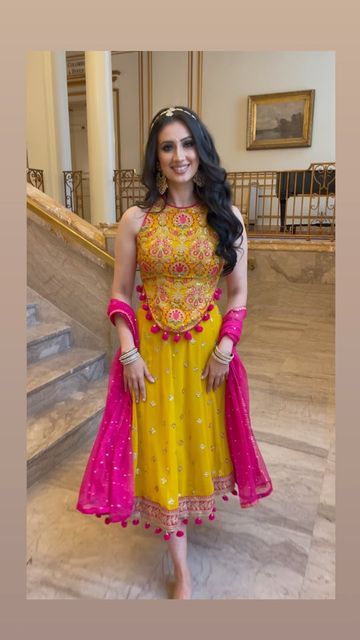 Haldi Jumpsuit Outfit, Mehandi Dress For Bride, Trendy Haldi Outfits, Best Haldi Outfits For Brides, Pink Haldi Outfit, Mehandi Dresses For Brides, Mehendi Outfits Sisters, Pithi Outfit, Haldi Ceremony Outfit For Bride Unique