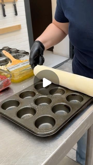 Chef mundo on Instagram: "🍔🍔🍔🍔🍔 😋😋😋😋😋" Mini Meatball Sandwich Recipes, Muffin Tin Meatball Sandwiches, Meatballs In A Muffin Tin, Mini Meatball Sandwiches Muffin Tin, Meatball Pizza Dough Muffin Tin, Meatball Muffin Tin Recipe, Mini Meatball Sandwiches, Mini Sandwich Ideas, What To Make With Pizza Dough