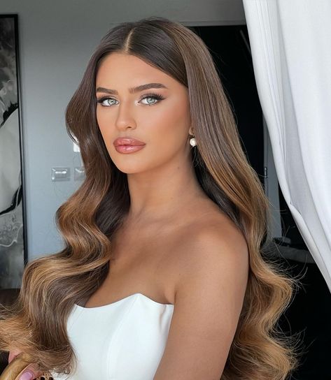 Liel💍 Hair by me Makeup @malihanuka | Instagram Formal Hair Down, Night Out Hairstyles, Old Hollywood Hair, Bridal Hair Down, Long Bridal Hair, Long Hair Waves, Glamour Hair, Guest Hair, Hollywood Hair