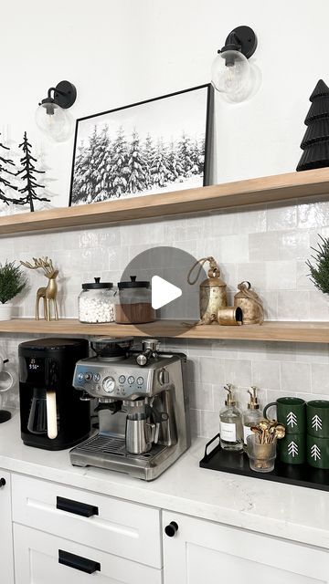 Michelle Anzaldua | Thecozyfarmhouse on Instagram: "Christmas cocoa bar is ready for business ☕️🍫 I will link everything in my stories and in my LTK (Link in bio) #cocoabar #hotcocoa #hotcocoabar #christmasdecorating" Espresso Bar In Kitchen, Modern Coffee Bar Ideas, Christmas Coffee Station, Christmas Cocoa Bar, Hot Beverage Station, Christmas Coffee Bar, Chocolate Station, Christmas Cocoa, Coffee Bar Station