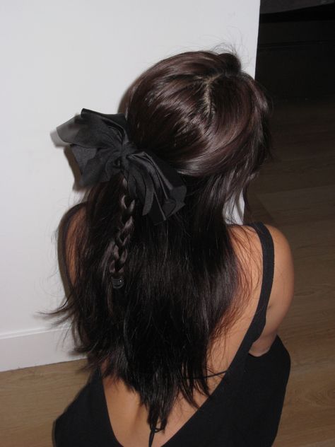 Ribbon Ponytail, Black Hair Bows, Bow Hairstyle, Trendy Hairstyle, Ribbon Hairstyle, Bow Clip, Alligator Clips, Ribbon Hair, Dark Brown Hair