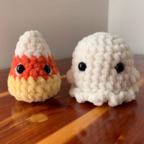 Buy both spooky friends as a pair!! (One baby ghost, and one candy corn)  May be ordered as plushies, or add a key ring to make adorable festive charms 🎃👻 Please note, each of these cuties are handmade so no two will be exactly alike! Halloween Duos, Crochet Pour Halloween, Easy Crochet Animals, Fall Crochet Patterns, Confection Au Crochet, Crochet Clothing And Accessories, Crochet Diy, Crochet Simple, Crochet Animal Patterns