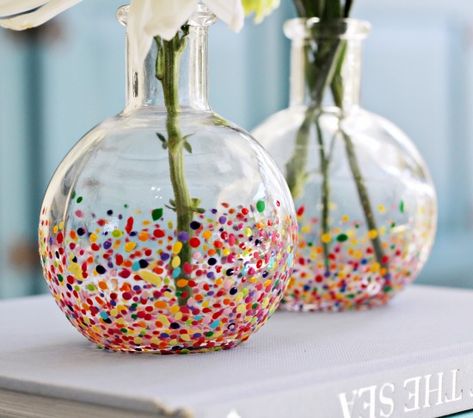 Anthropologie style Confetti Vases Wizard Ideas, Deco Champetre, Diy Confetti, Hi Sugarplum, Anthropologie Style, Acrylic Craft Paint, Crafty Creations, Painted Vases, Diy Vase