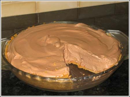 hershey bar pie Hershey Bar Pie, Hershey Pie, Nutella Pie, Tastee Recipe, Biscuits Graham, Nutella Cheesecake, Chocolate Crust, Easy Pie Recipes, Simple Dessert