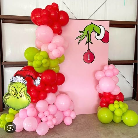 Grinch Balloons, Grinch 1st Birthday, Grinch Birthday, Grinch Ideas, Grinch Christmas Party, Baby Grinch, Whoville Christmas, Grinch Party, Twins 1st Birthdays