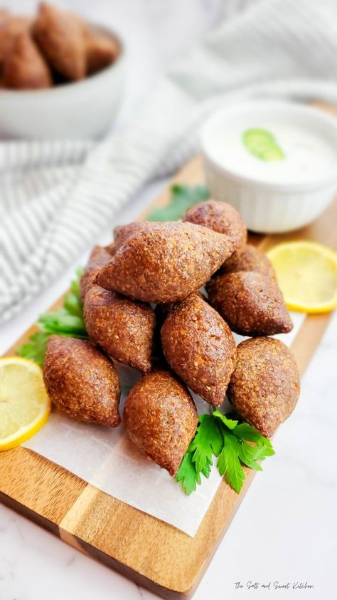 Baked Kibbeh Recipe, Kibbeh Recipe, Jordanian Food, Arab Food, Donut Flavors, Bulgur Wheat, Armenian Food, Parsley Leaves, East Recipes