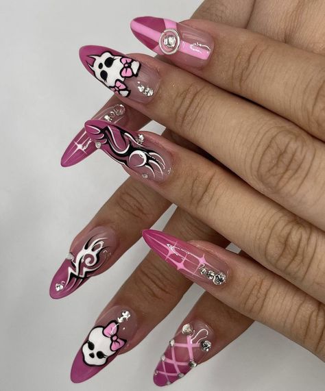 Draculaura Nails Aesthetic, Draculaura Nails Acrylic, Monster High Inspired Nails, Monster High Nail Art, Draculaura Nails, Monster High Nails, Punk Nails, Anime Nails, Goth Nails