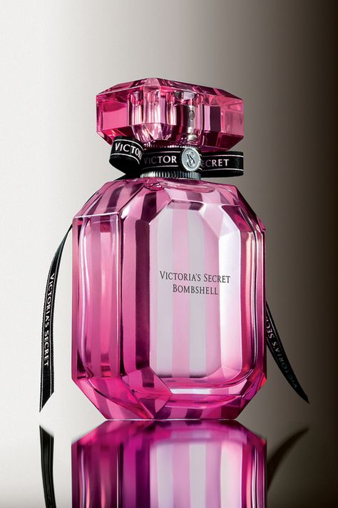 Victorias Secret Victoria Secret Bombshell Perfume, Bombshell Perfume, Fragrance Quote, Koleksi Parfum, Vanilla Lace, Victoria's Secret Perfume, Perfume Vintage, Fragrance Photography, Fragrance Packaging