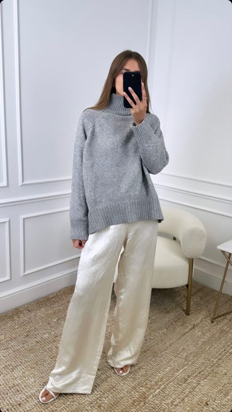 Silk Pants Winter Outfit, Silk Winter Outfit, Silk Pants Outfit Casual, Satin Pants Outfit Winter, Elegant Pregnancy Outfits, Silk Pants Outfit, Satin Pants Outfit, Pants Outfit Winter, Mum Style