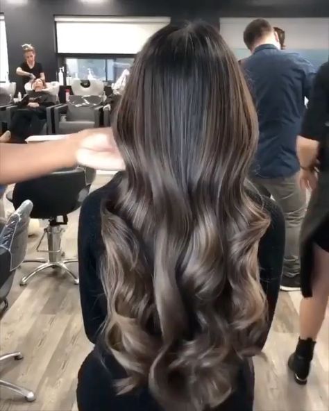 Brown Bayalage Hair, Perfect Wavy Hair, Arabic Woman, Dark Brown Hair Balayage, Ash Brown Hair Color, Cabello Hair, Ash Hair Color, Cute Hair Colors, Ombre Hair Blonde