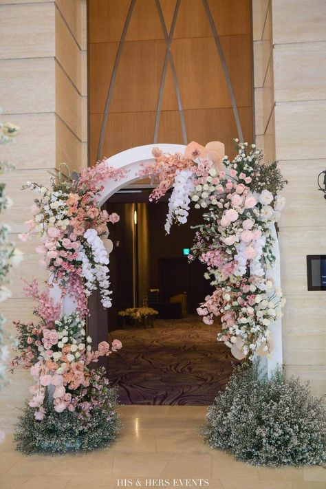 Entrance Wedding Arch, Debut Entrance Decoration, Gate Entrance Wedding Decor, Wedding Entrance Arch Decor, Flower Gate Decoration Wedding, Entrance Gate Wedding, Pintu Masuk Wedding, Wedding Hall Entrance Decorations, Entrance Arch Wedding