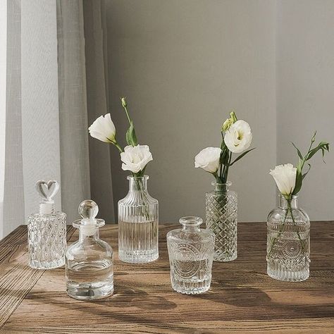 Modern Minimalist Wedding Florals, Vintage Small Glass Vases, Unique Glass Vases, Small Vase Table Decorations, Decanter Wedding Centerpiece, Small Vase Wedding Decor, Wedding Table Decorations Small Vases, Small Wedding Table Decor, Simple Wedding Flower Arrangements