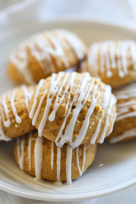 pumpkin cookies on plate How To Eat Persimmon, Persimmon Cookie Recipe, Persimmon Cookies, Soft Pumpkin Cookies, Persimmon Recipes, Pumpkin Sugar Cookies, Pumpkin Cookie Recipe, Basic Cookies, Sweet Pumpkin