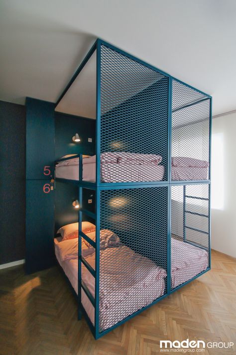 Small Hostel Ideas, Bunk Beds Hostel, Hostel Ideas Projects Interior Design, Hostel Beds Design, Maid Room Design, Hostel Room Interior, Dormitory Room Design, Boarding House Room Ideas, Bunk Bed Small Room