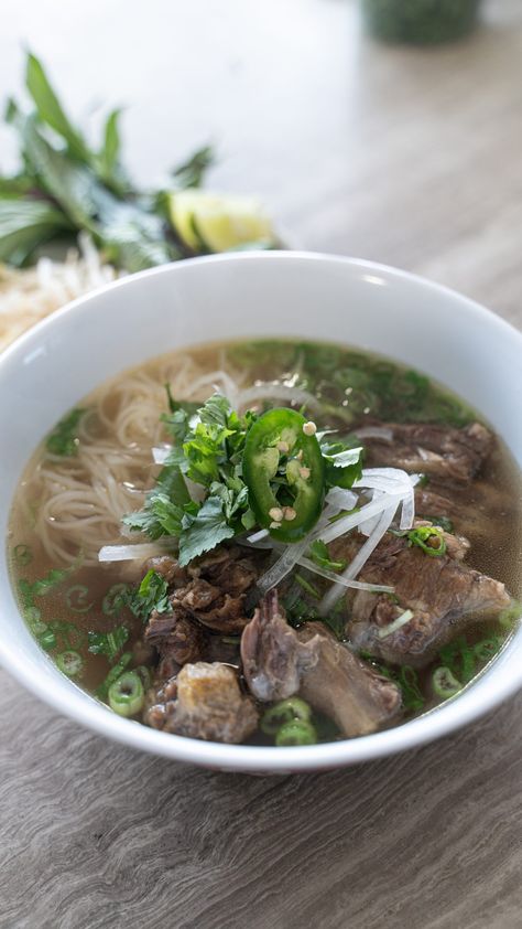 Twelve-Hour Oxtail Pho / Phở Đuôi Bò - feedthepudge Authentic Pho, Vietnamese Noodle Soup, Pho Noodles, Gluten Free Brands, Pho Recipe, Vietnamese Noodles, Pho Bowl, Hoisin Sauce, Noodle Bowls