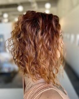 Inverted Lob Curly Hair, Long A Line Bob Curly Hair, Curly Long Inverted Bob, Long Curly Lob Haircut, Naturally Curly Lob Haircut, Lob Haircut Curly Hair, Curly Lob Hairstyles, Curly Lob Haircut Naturally, Curly Hair Lob