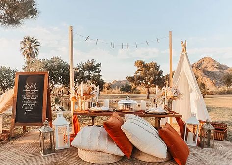 Pop Up Picnic, Picnic Business, Picnic Proposal, Pretty Picnic, Luxury Picnics, Picnic Inspo, Luxury Picnic, Palace Wedding, Picnic Decorations