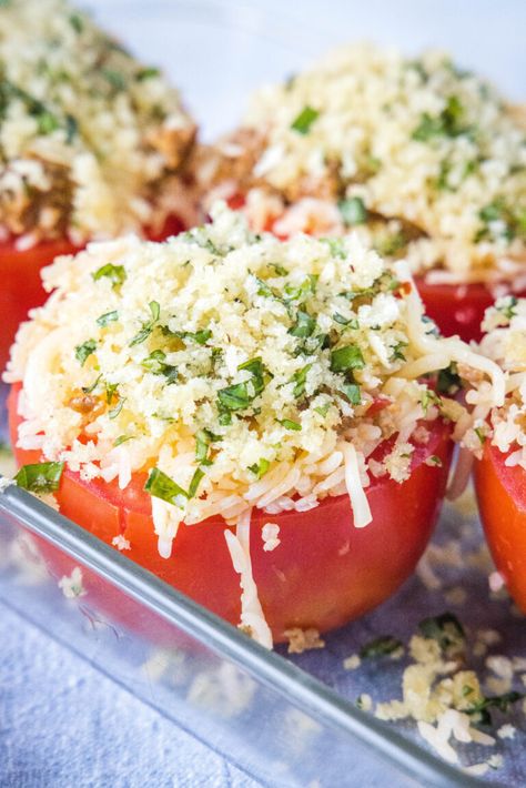 Baked Stuffed Tomatoes - these stuffed tomatoes are filled with rice, sausage and cheese! Like a stuffed pepper, but tomatoes. So easy, so good, and ready quickly! Stuffed Tomato Casserole, Stuffed Heirloom Tomatoes, Stuffed Tomatoes Recipes, Stuffed Tomatoes With Rice, Smoked Pork Tenderloin, Broccoli Side Dish, Tomato Recipe, Sandwich Sides, Tomato Dishes