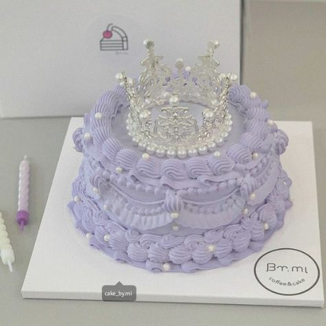 Birthday Cake Lilac, Lavender Color Aesthetic, Purple Aesthetic Lavender, Purple Aesthetic Pastel, Pastel Purple Aesthetic, Aesthetic Birthday Cake, Aesthetic Lavender, Violet Cakes, Bolo Vintage