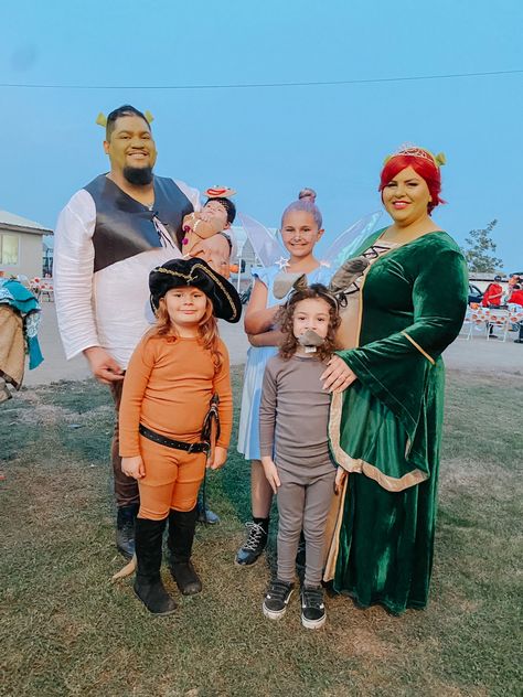 Shrek, Fiona, Puss in Boots, Donkey, Gingy, Fairy Godmother Family Shrek Halloween Costumes, Shrek Family Costume Halloween, Shrek Family Costume, Shrek Fairy Godmother, Shrek Family, Fiona Costume, Shrek Costumes, Fairy Godmother Costume, Shrek Fiona