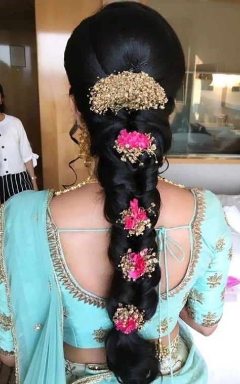 Indian Bridal hair style Messy Braided Hairstyles, Reception Hairstyles, Bridal Hair Decorations, Bridal Hairstyles With Braids, Bridal Hairstyle Indian Wedding, Hair Style On Saree, Engagement Hairstyles, Bridal Hairdo, Traditional Hairstyle