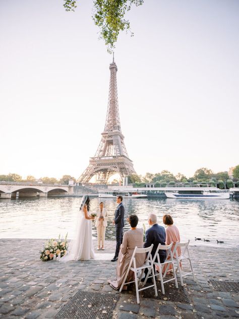 Paris Winter Wedding, Parisian Elopement, South Of France Elopement, Eloping In Paris, Elopement Wedding Paris, Elope In France, Elope In Paris, Paris Elopement Ideas, Elopement In Paris