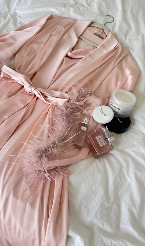 Pink Robe Aesthetic, Feminine Sleepwear, Fancy Short Dresses, Luxury Nightwear, Packing Hacks Clothes, Cute Pajama Sets, Woman Suit Fashion, Pink Girly Things, Cute Pajamas