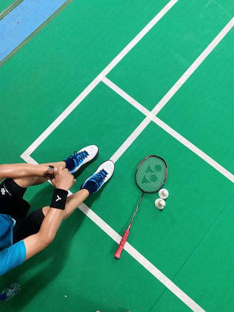 #badminton #sports #racket #court Badminton Court Wallpaper, Badminton Aesthetic Boy, Badminton Racket Aesthetic, Badminton Photoshoot, Badminton Court Aesthetic, Badminton Snap, Badami Chalukya Architecture, Sport Moodboard, Badminton Aesthetic