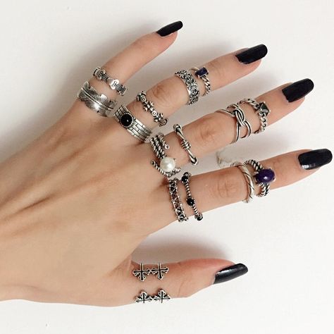 Alt Rings Aesthetic, Rings Goth Aesthetic, Dark Rings Aesthetic, Goth Rings Aesthetic, Edgy Rings Aesthetic, Accesorios Dark, Grunge Rings, Emo Rings, Edgy Rings