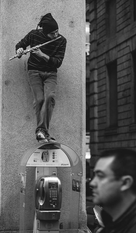 Street Performer Aesthetic, Radio Studio, Arte Jazz, Street Performer, Street Musicians, Playing Flute, Street Music, Musician Photography, Street Musician