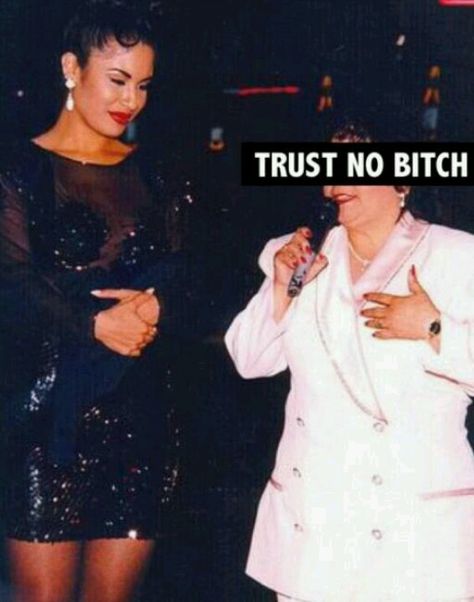 Trust no bitch! Selena <3 Selena Quintanilla Fashion, Iphone Protector, Selena Q, Tejano Music, Selena Quintanilla Perez, Funny Girl Quotes, Funny Girl, Selena Quintanilla, Oui Oui