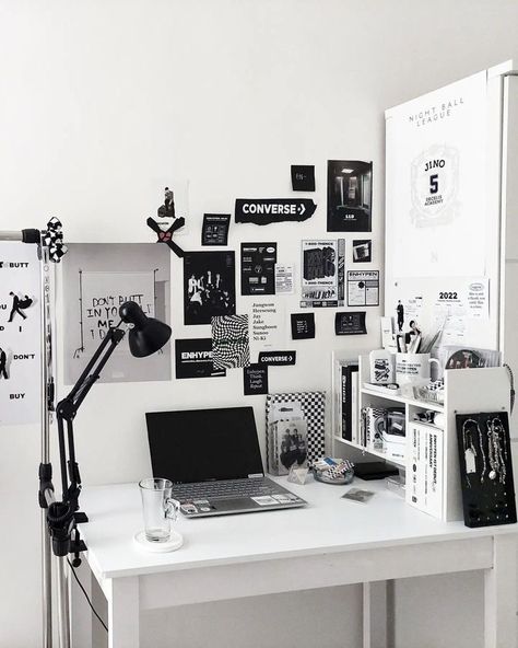 White and black Black And White Aesthetic Room Decor, Black And White Desk Decor, Black Minimalist Room, Acubi Bedroom, Black And White Bedroom Aesthetic, Acubi Room, Grunge Aesthetic Room Decor, White Desk Setup, Grunge Aesthetic Room