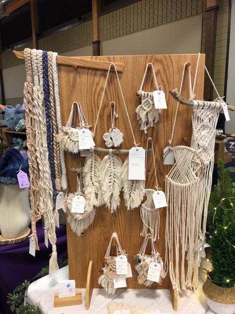 Macrame Craft Booth, Macrame Booth Display, Macrame Market Display, Easter Macrame, Craft Fair Table, Market Display Ideas, Craft Fair Booth Display, Craft Booth Ideas, Boho Market