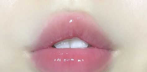 Bunny Lips, Makeup Ethereal, Bunny Makeup, Lips Inspiration, Bentuk Alis, Peach Lips, Doll Eye Makeup, Ethereal Makeup, 사진 촬영 포즈