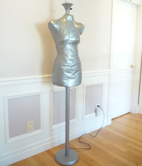 Dress Form Stand, Diy Dress Form, Mannequin Diy, Duct Tape Dress, Sewing Dress Form, Make A Dress, Dress Form Mannequin, Hanger Diy, Paper Dress