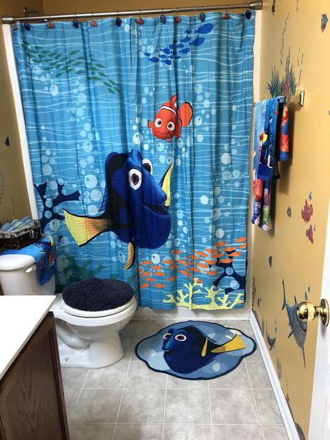 Nemo Bathroom Ideas, Finding Nemo Wallpaper, Kitchen Decorating Themes, Under The Sea Bathroom Ideas Kids, Toddler Bathroom Ideas, Kid Bathroom Ideas, Bright Kids Bathroom, Unisex Kids Bathroom Ideas, Nemo Wallpaper