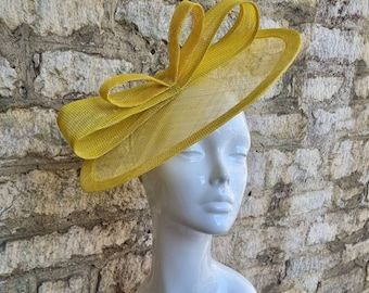 Hair Styles With Hats, Yellow Fascinator, Formal Hat, Hat Tea Party, Sinamay Hat, Fascinator Wedding, Large Brim Hat, Sinamay Fascinator, Occasion Hats