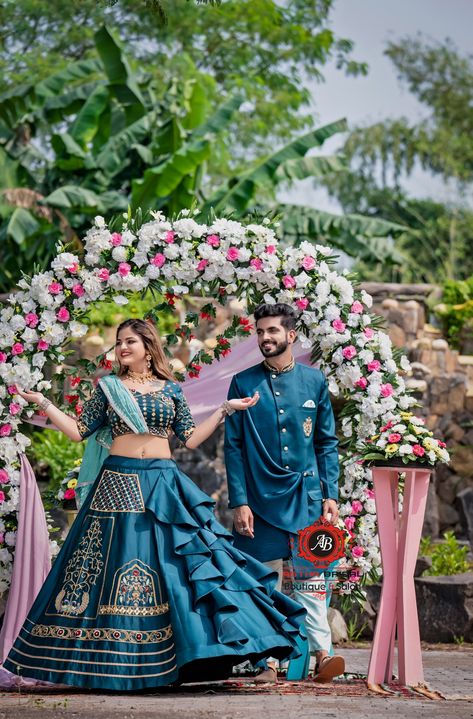 Couple Dress Matching Indian, Couple Dress Matching, Wedding Matching Outfits, Goth Platform Boots, Engagement Dress For Bride, Best Indian Wedding Dresses, Reception Outfits, Gown Party Wear, Couple Wedding Dress