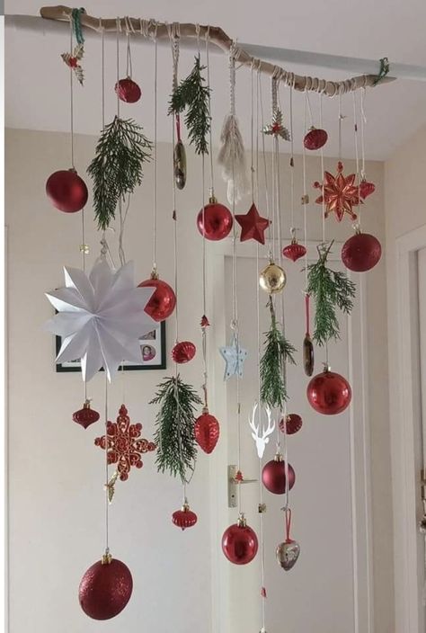 Christmas Decor Ideas Hospital, Christmas Window Hanging Decorations, Window Ornaments Ideas, Christmas Decor For Store, Diy Office Christmas Decor, Hang Ornaments Without Tree, Hanging Ornaments From Ceiling Diy, Diy Wall Christmas Decorations, Low Cost Christmas Decorations