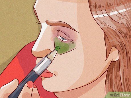 How To Cover Up A Black Eye, How To Cover Black Eye, How To Cover Bruising, Covering Dark Undereye Circles, Setting Powder Brush, Green Concealer, Black Eye Makeup, Skin Moles, How To Apply Concealer