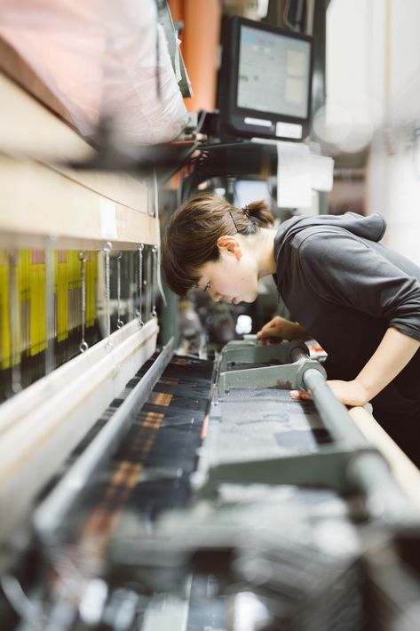 Engineering Photography, Working Portrait, Manufacturing Aesthetic, Working Outside, Factory Photoshoot, Manufacturing Photography, Industry Photography, Factory Photography, Body Gestures