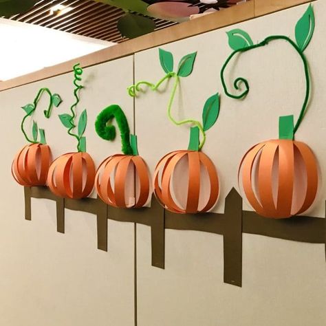 Fall Tree Door Decorations Classroom, Thanksgiving Library Bulletin Boards, Harvest Bulletin Board Ideas, Thanksgiving Library Displays, Fall Library Bulletin Boards, Thanksgiving Bulletin Board Ideas, Thanksgiving Classroom Door, Pumpkin Board, Diy Crafts Butterfly