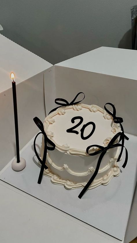 22nd Birthday Cakes, 20 Birthday Cake, 25th Birthday Cakes, Birthday Inspo, 22nd Birthday, Pretty Birthday Cakes, 25th Birthday, 20th Birthday, Cake Ideas